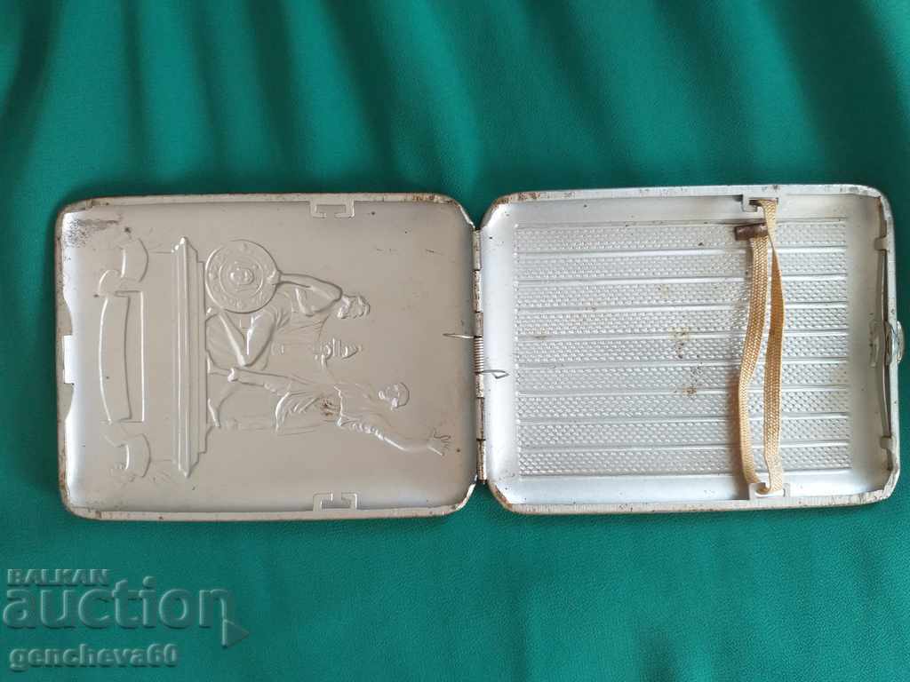 Auction Old metal snuff box Auction Old metal snuff box