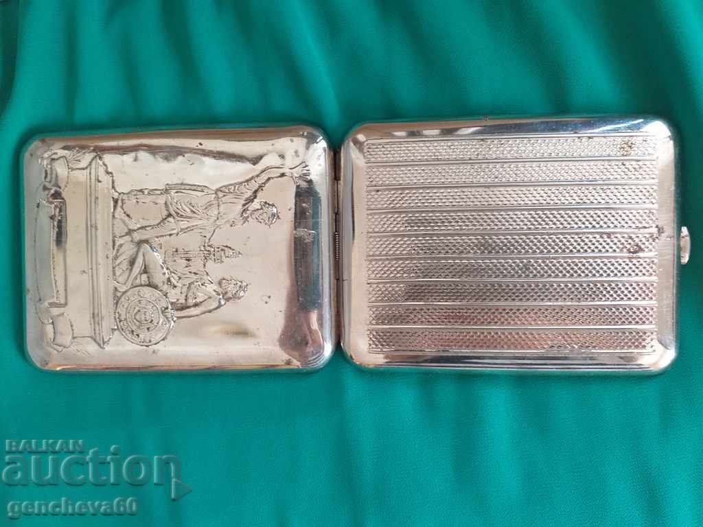 Delivery of Old metal snuff box Delivery of Old metal snuff box