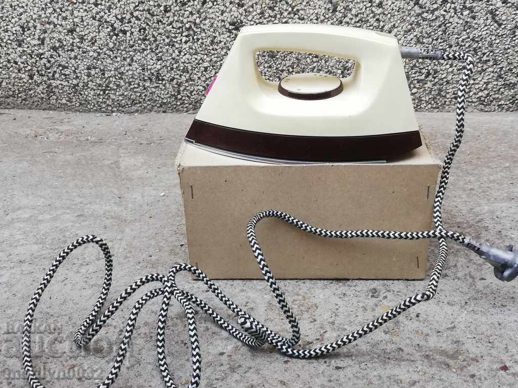 Russian electric iron USSR TENTO not used in packaging - 5 Russian electric iron USSR TENTO not used in packaging - 5