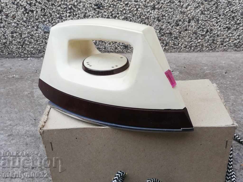 Russian electric iron USSR TENTO not used in packaging - 6 Russian electric iron USSR TENTO not used in packaging - 6