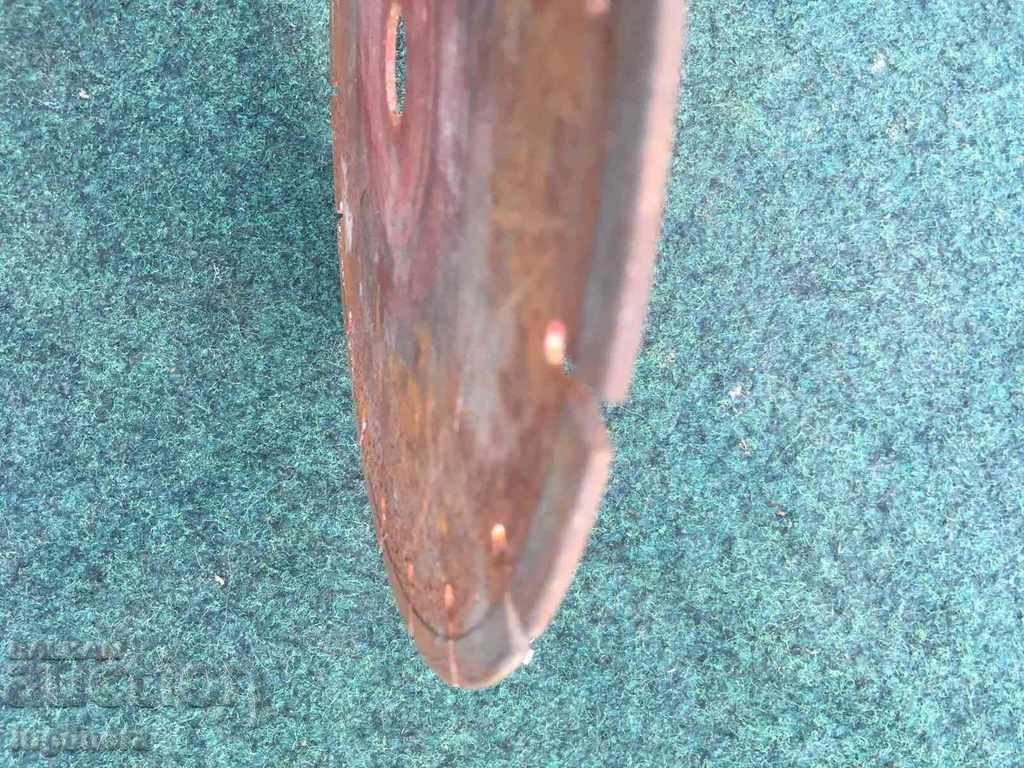 Auction DISK METAL WITH A CARPETAL WINDOW CORN FOR CUTTING OF STONE Faience Auction DISK METAL WITH A CARPETAL WINDOW CORN FOR CUTTING OF STONE Faience