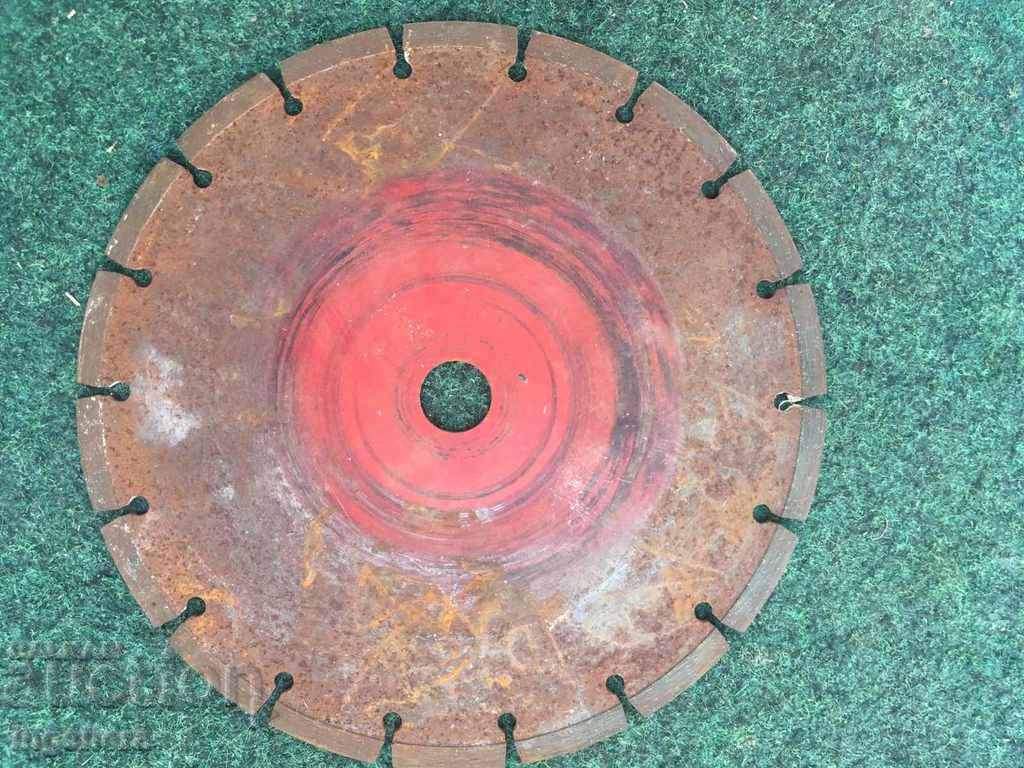DISK METAL WITH A CARPETAL WINDOW CORN FOR CUTTING OF STONE Faience