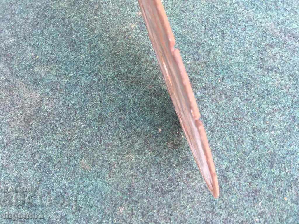 Auction  DISK METAL WITH A CARPETAL WINDOW CORN FOR CUTTING OF STONE Faience