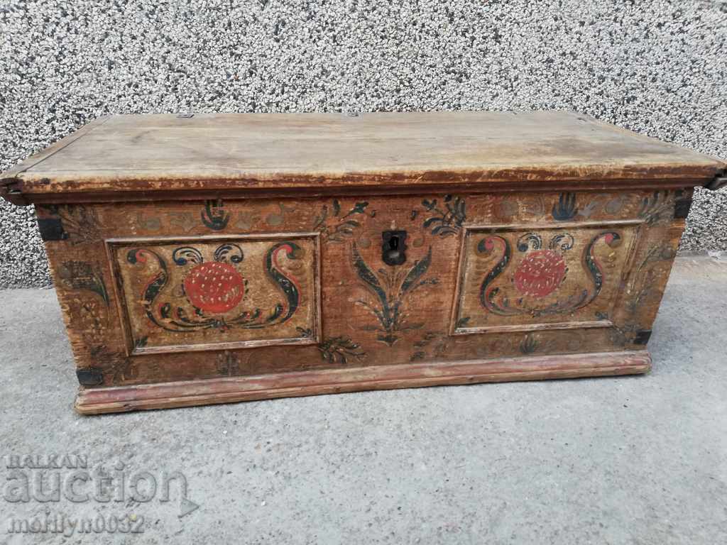Painted Renaissance chest, wrought iron lock, chest for a dresser with price 549.00 BGN | € 280.70 Painted Renaissance chest, wrought iron lock, chest for a dresser with price 549.00 BGN | € 280.70