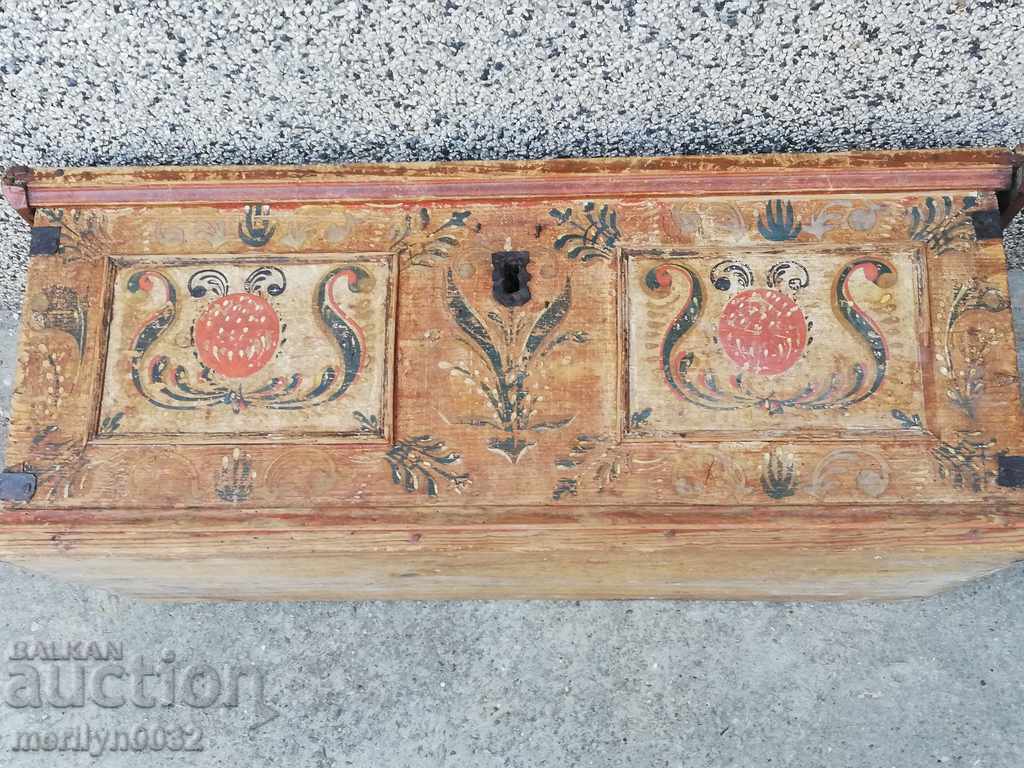 Painted Renaissance chest, wrought iron lock, chest for a dresser - 7 Painted Renaissance chest, wrought iron lock, chest for a dresser - 7