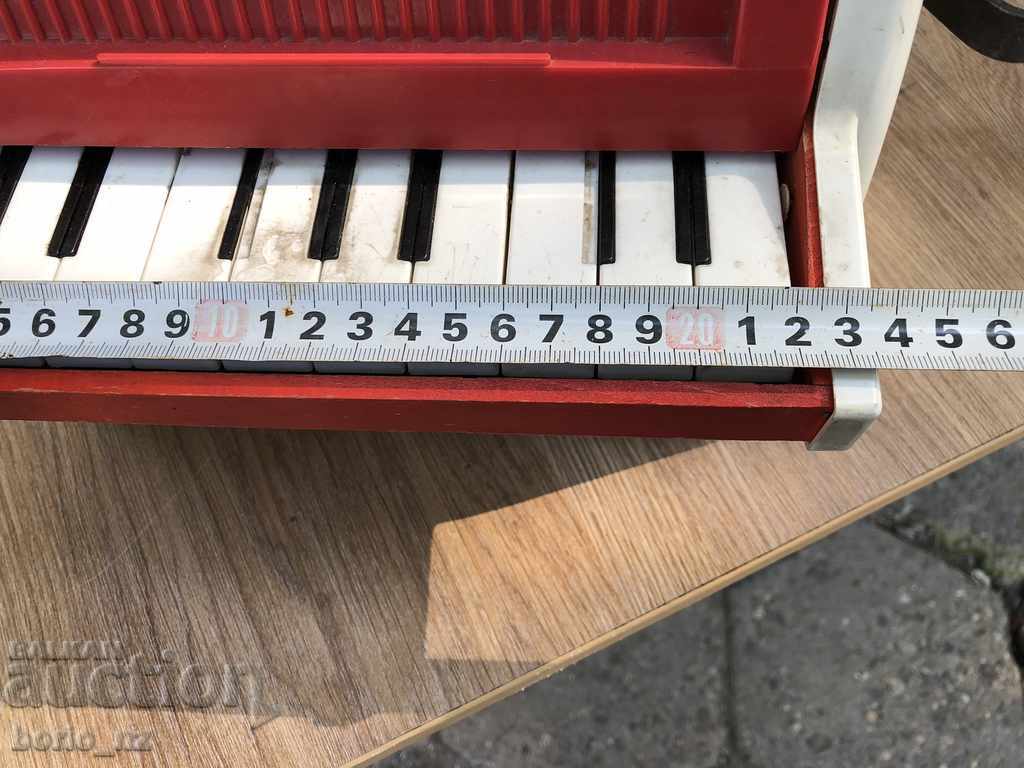 10036. OLD GERMAN CHILDREN'S PIANO GDR - 7
