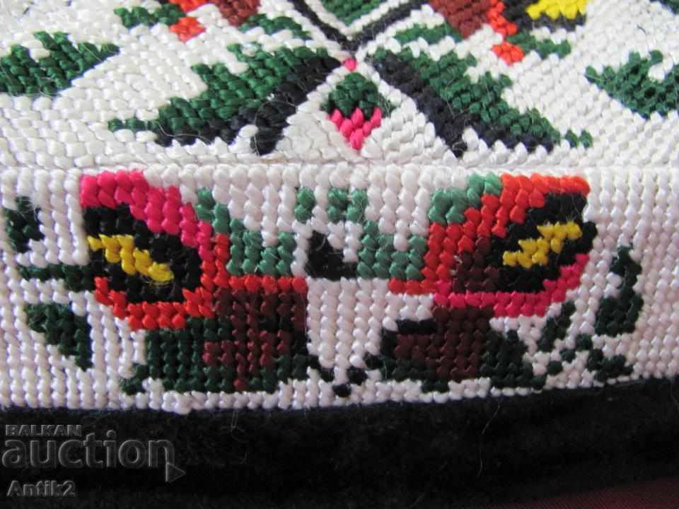 Delivery of Old Muslim Men's Hat