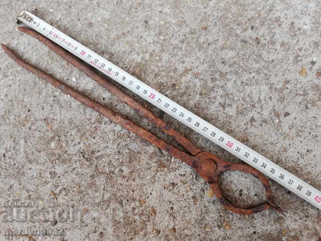 Delivery of Old forging pliers, wrought iron, a keradene tool Delivery of Old forging pliers, wrought iron, a keradene tool