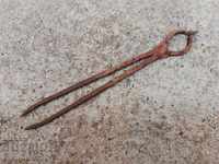 Clesti de forjare vechi, fier forjat, un instrument de keradena