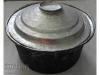 Monedă conservată, ceaun, cupru, vas de cupru