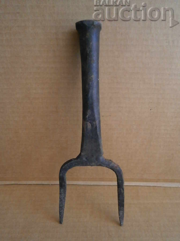 Old twin, wrought iron, anvil for eyelid with price 20.00 BGN | € 10.23