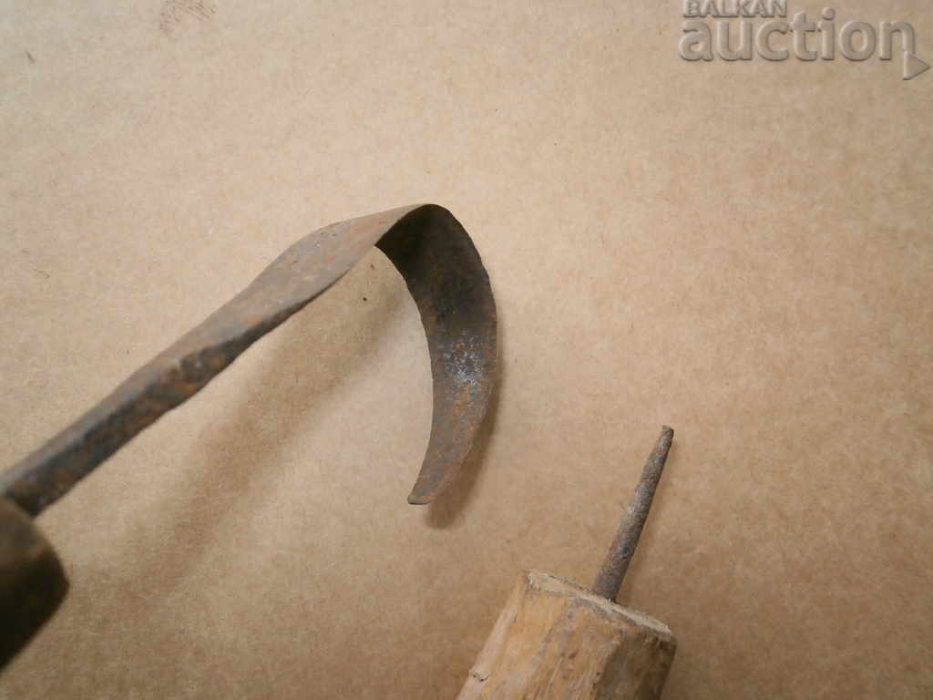 Delivery of antique primitive instruments lot Delivery of antique primitive instruments lot