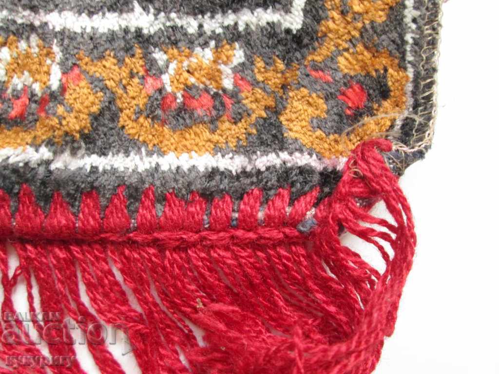 Auction Stayer is a religious rug for a wall with the Pope Auction Stayer is a religious rug for a wall with the Pope