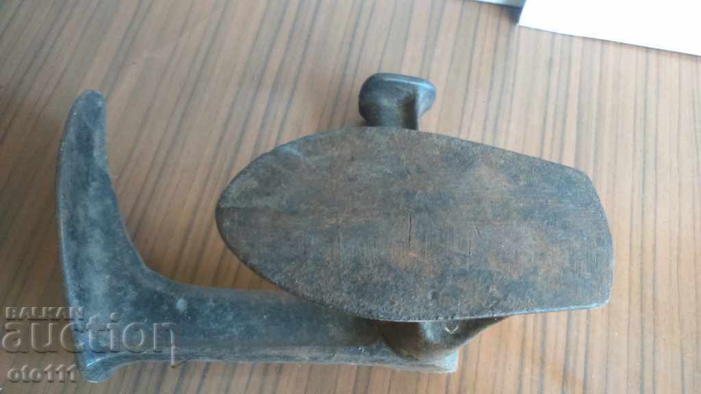 Delivery of OLD COOKER'S ANvil Delivery of OLD COOKER'S ANvil