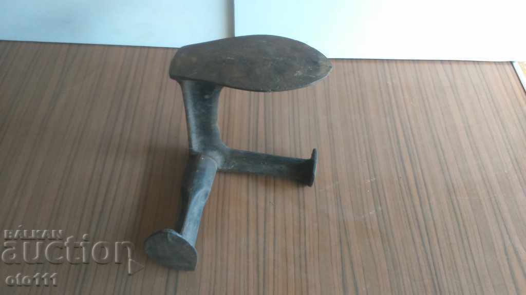 OLD COOKER'S ANvil