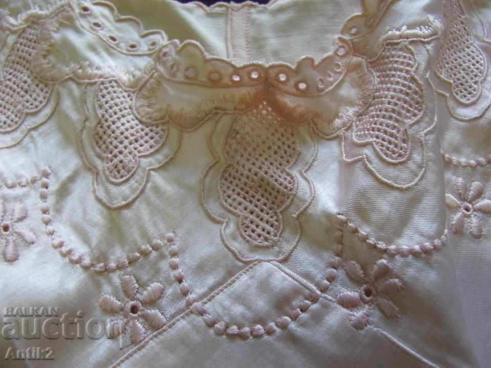 Auction 20 Ladies Jumpsuit, Satin nightgown and cut embroidery Auction 20 Ladies Jumpsuit, Satin nightgown and cut embroidery