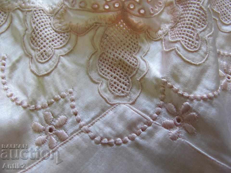 Delivery of 20 Ladies Jumpsuit, Satin nightgown and cut embroidery Delivery of 20 Ladies Jumpsuit, Satin nightgown and cut embroidery