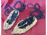 19ο Αιώνα Γνήσια Παπούτσια Λαϊκής Τέχνης Baby Tservuli