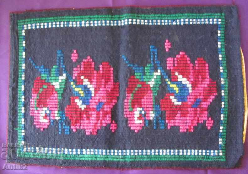 Аукцион 19 век 2 броя Вълнени Калъфки за Възглавници Аукцион 19 век 2 броя Вълнени Калъфки за Възглавници