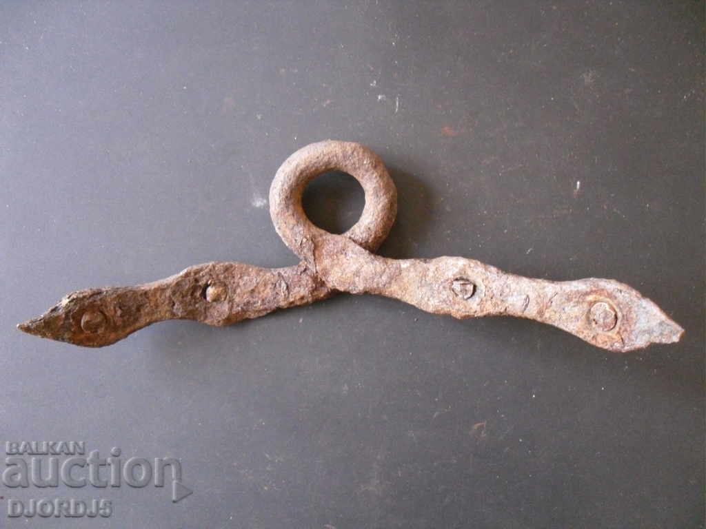 Old forged copper hose hinge with price 2.00 BGN | € 1.02 Old forged copper hose hinge with price 2.00 BGN | € 1.02