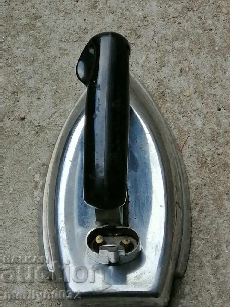 Auction Iron from 1962 by People's Republic of Bulgaria Auction Iron from 1962 by People's Republic of Bulgaria