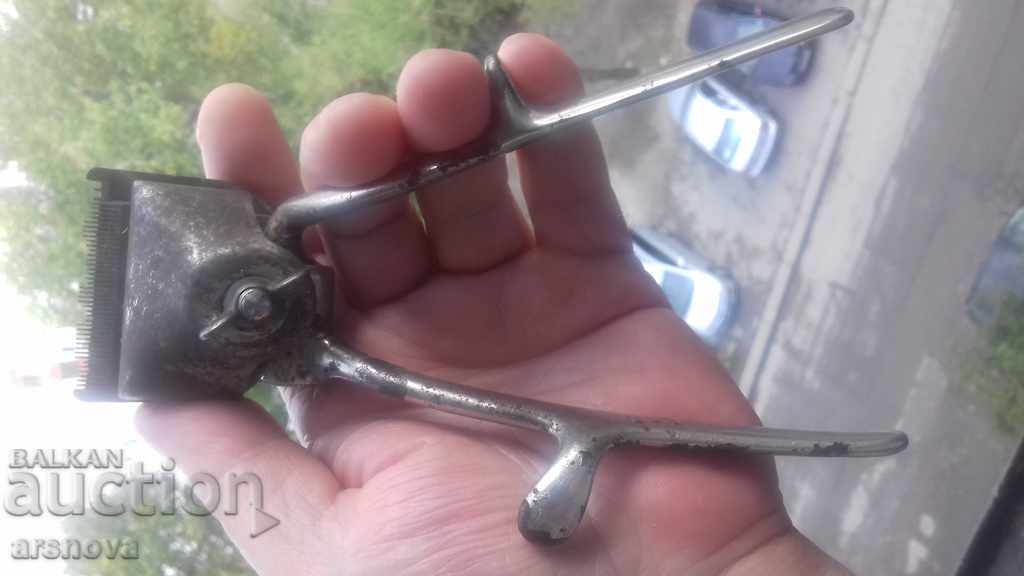 Mașină de tuns john osten usa cu preț € 12.00 | 23.47 BGN