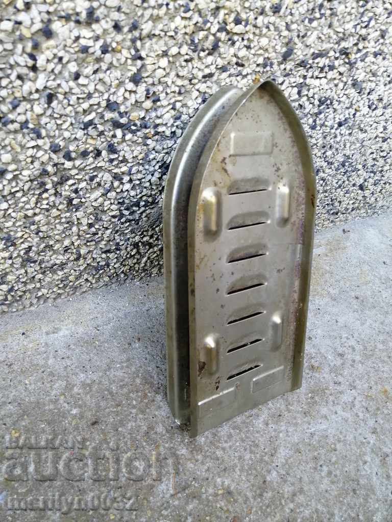 Παλαιό σίδερο με τιμή 30.00 BGN | € 15.34 Παλαιό σίδερο με τιμή 30.00 BGN | € 15.34