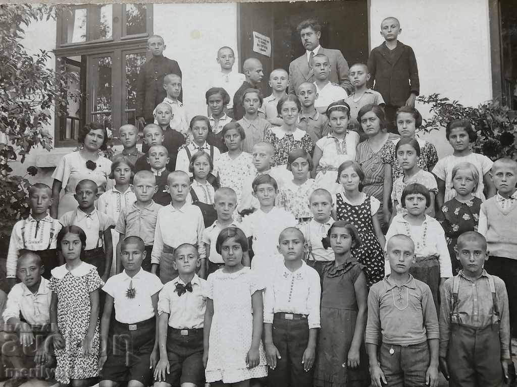 Old photo by V. Turnovo photography portrait with price 25.00 BGN | € 12.78 Old photo by V. Turnovo photography portrait with price 25.00 BGN | € 12.78