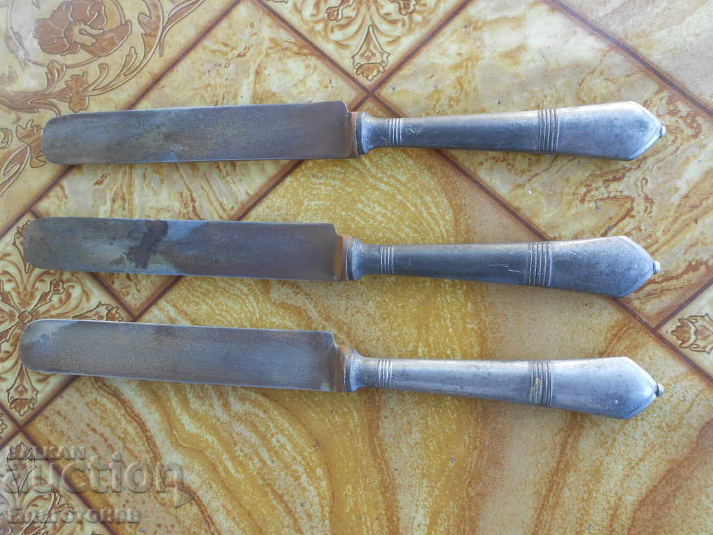 Old knives with price 55.00 BGN | € 28.12 Old knives with price 55.00 BGN | € 28.12