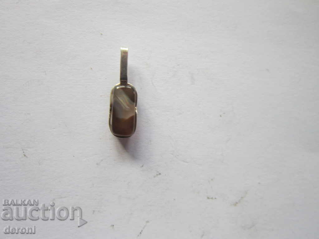 Delivery of Old silver pendant with stone pendant