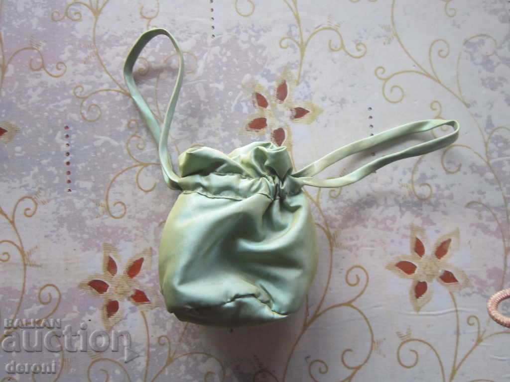 Delivery of Old purse purse purse