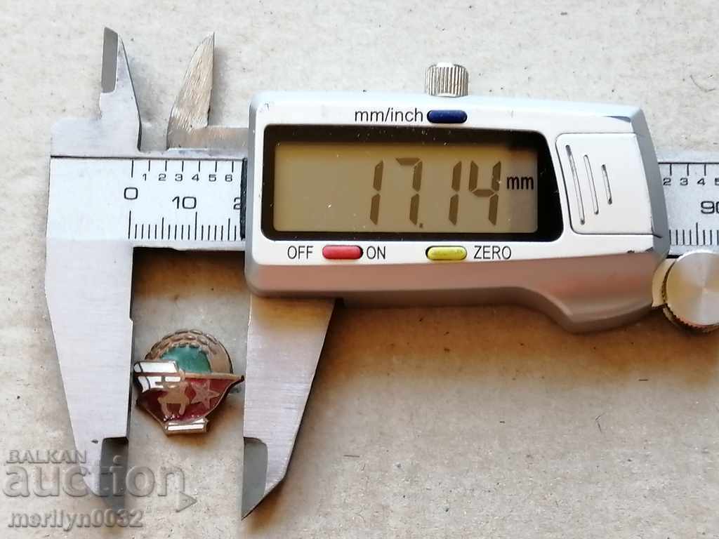 Delivery of Employee Youth Union Medal Badge Badge