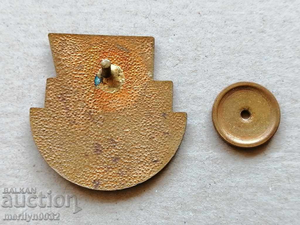 Delivery of Breastplate on Slave Culture. Place medal badge Delivery of Breastplate on Slave Culture. Place medal badge