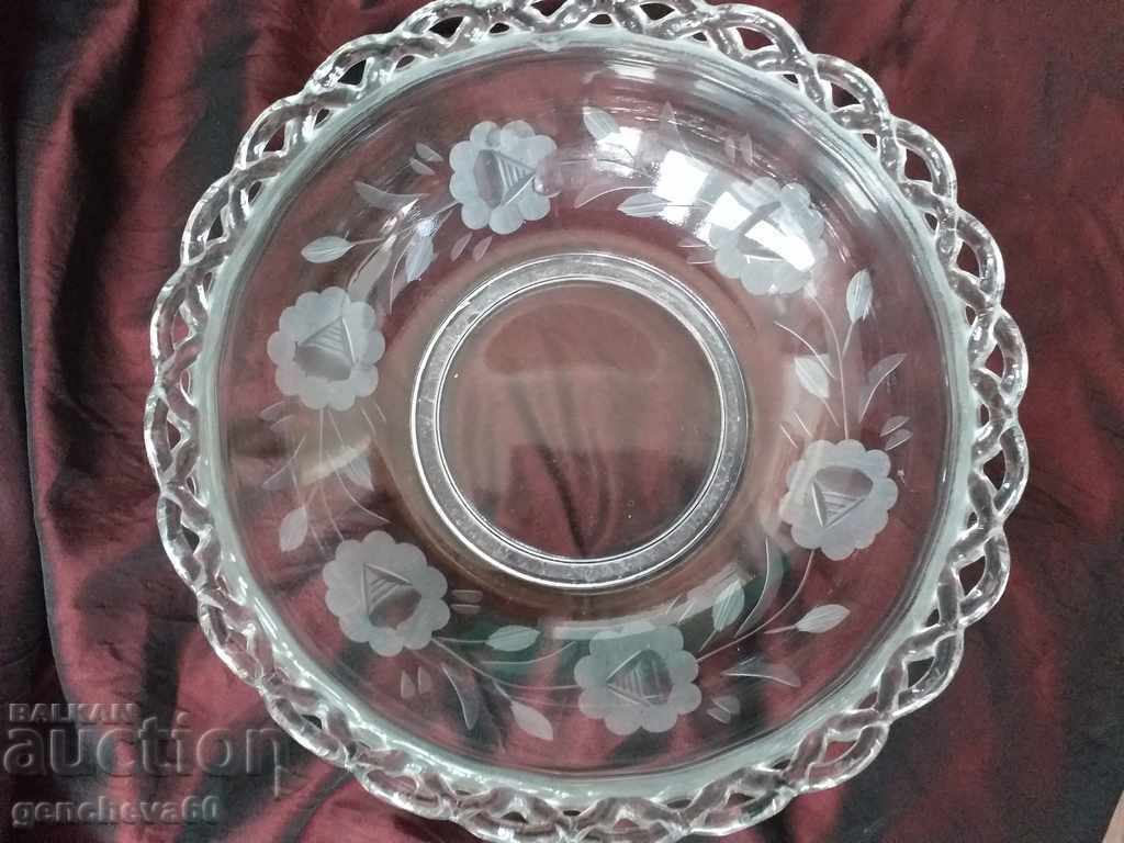Auction  Crystal engraved fruit bowl from the 1930s.