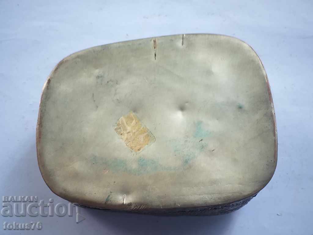 Auction ANTIQUE SILVER BOX WITH PORCELAIN Auction ANTIQUE SILVER BOX WITH PORCELAIN