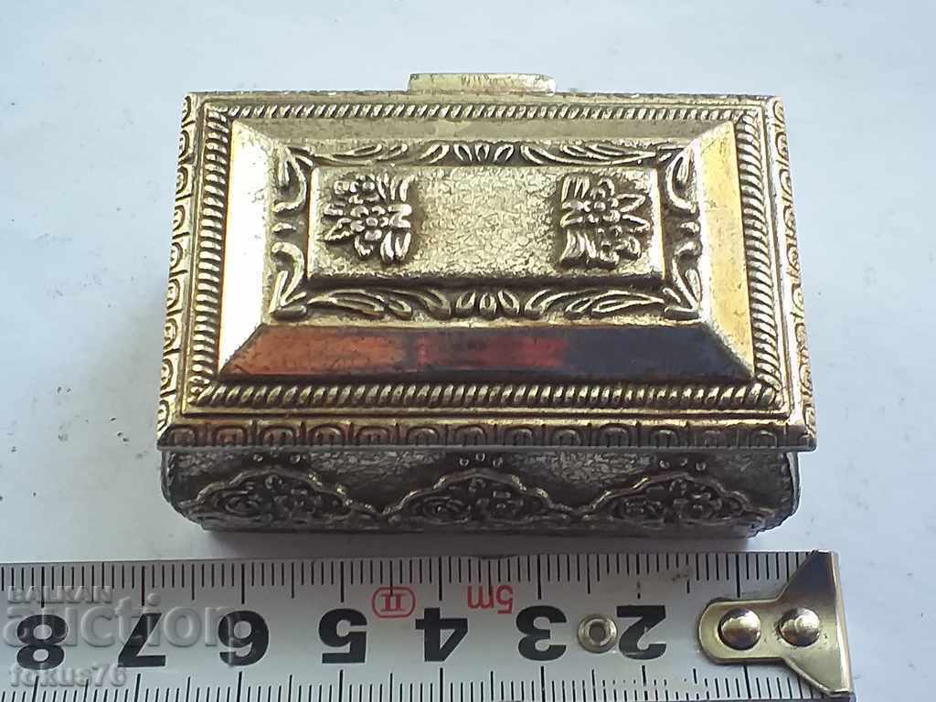SILVER Antique box is cute with price 33.00 BGN | € 16.87 SILVER Antique box is cute with price 33.00 BGN | € 16.87