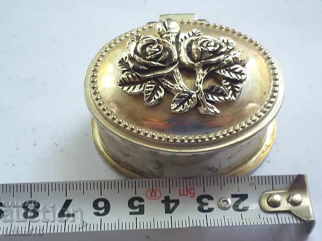 SILVER ANTIQUE BOX SYMPATHY WITH SMALL CRASH with price 33.00 BGN | € 16.87 SILVER ANTIQUE BOX SYMPATHY WITH SMALL CRASH with price 33.00 BGN | € 16.87