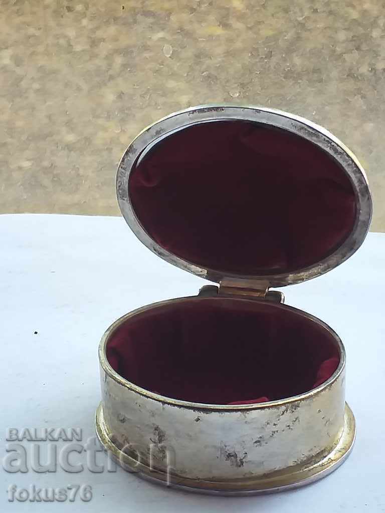 Auction SILVER ANTIQUE BOX SYMPATHY WITH SMALL CRASH Auction SILVER ANTIQUE BOX SYMPATHY WITH SMALL CRASH