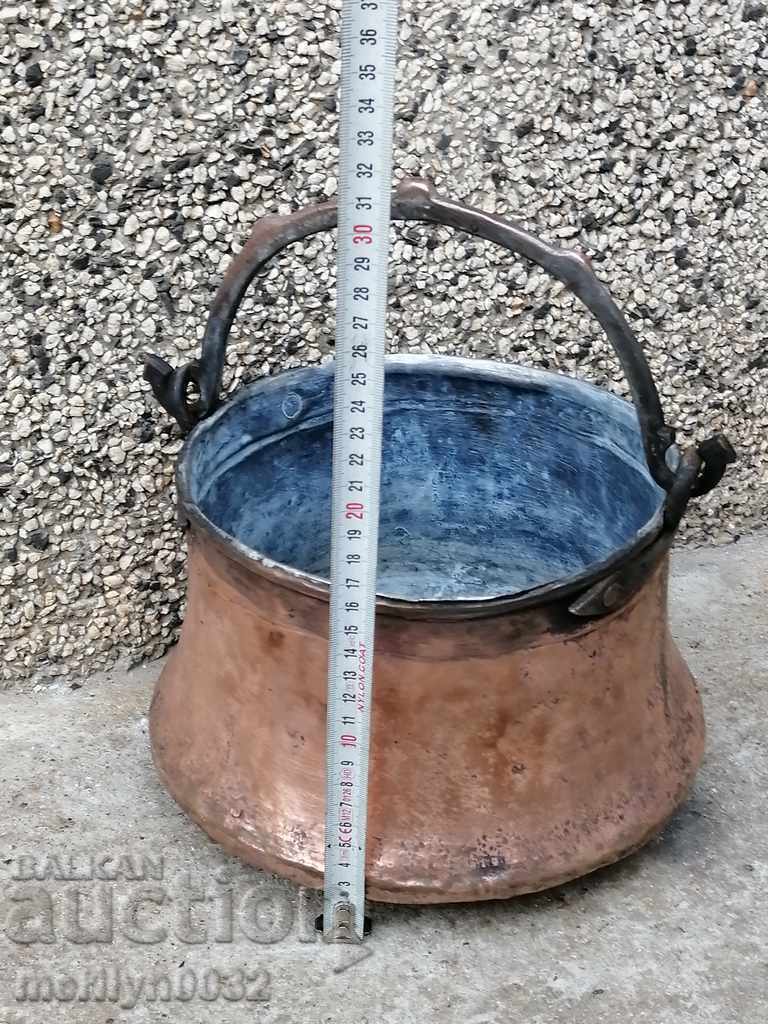 Παλιό χάλκινο καζάνι, χάλκινο, καζάνι, σφυρήλατο σκεύος με τιμή 83.00 BGN | € 42.44 Παλιό χάλκινο καζάνι, χάλκινο, καζάνι, σφυρήλατο σκεύος με τιμή 83.00 BGN | € 42.44