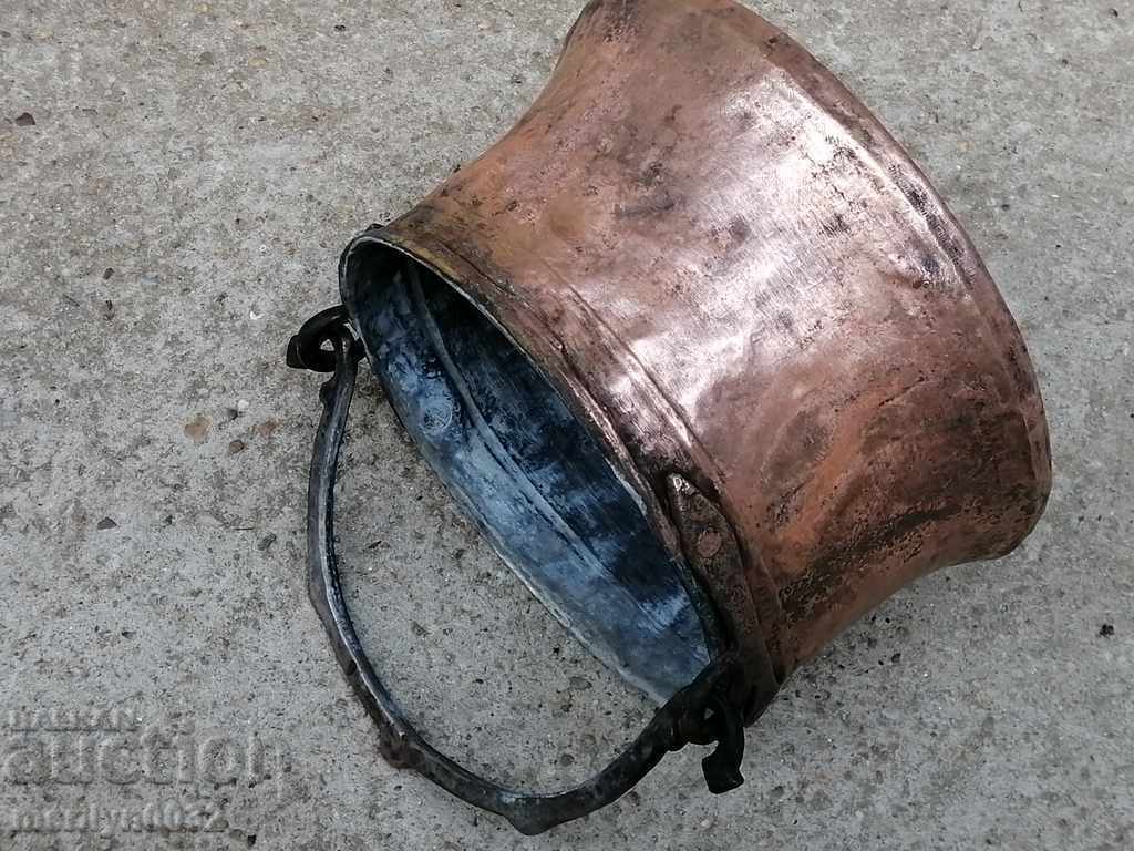Παράδοση Παλιό χάλκινο καζάνι, χάλκινο, καζάνι, σφυρήλατο σκεύος Παράδοση Παλιό χάλκινο καζάνι, χάλκινο, καζάνι, σφυρήλατο σκεύος