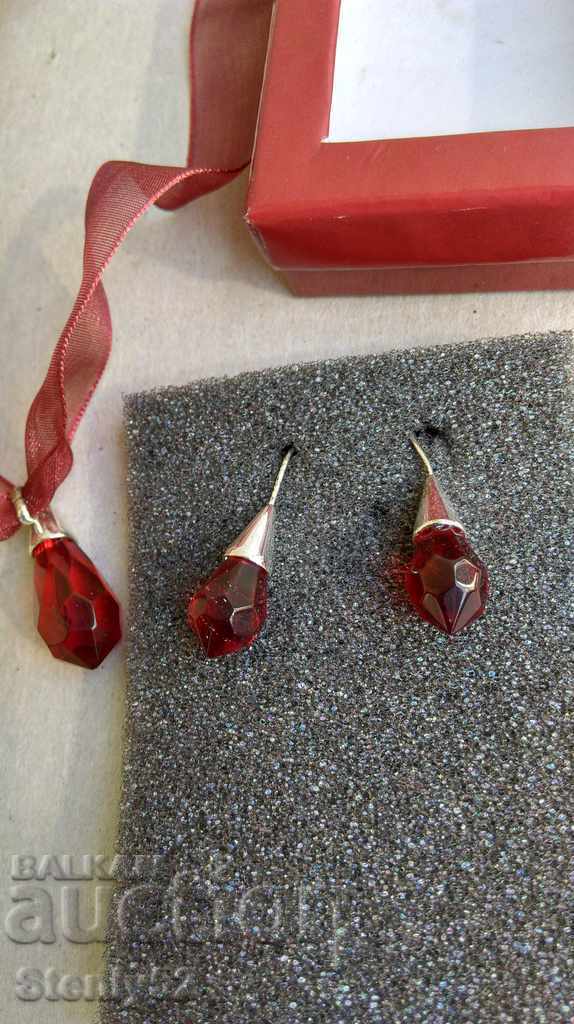 Pendant with natural stone earrings