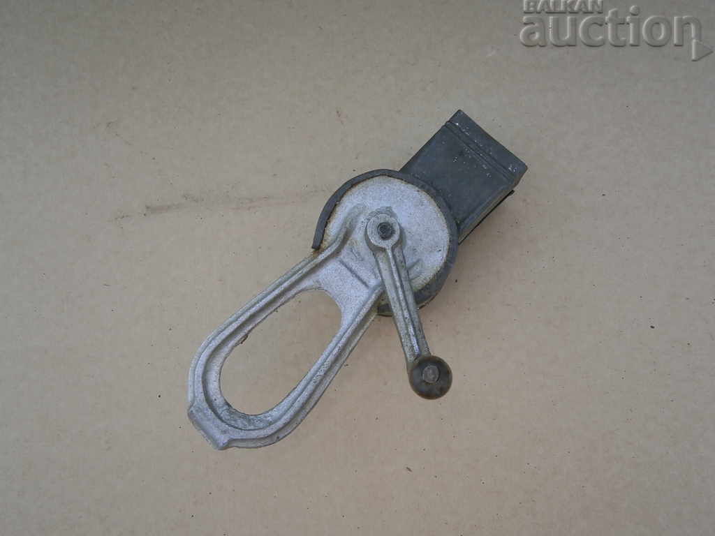 mașină de măcinat pentru măcinarea măcinatoarelor de nuc cu preț 10.00 BGN | € 5.11 mașină de măcinat pentru măcinarea măcinatoarelor de nuc cu preț 10.00 BGN | € 5.11