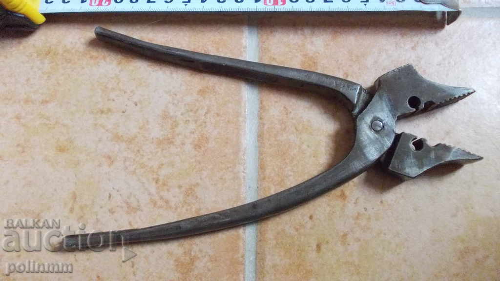 Old shoe pliers - 4 with price 30.00 BGN | € 15.34 Old shoe pliers - 4 with price 30.00 BGN | € 15.34