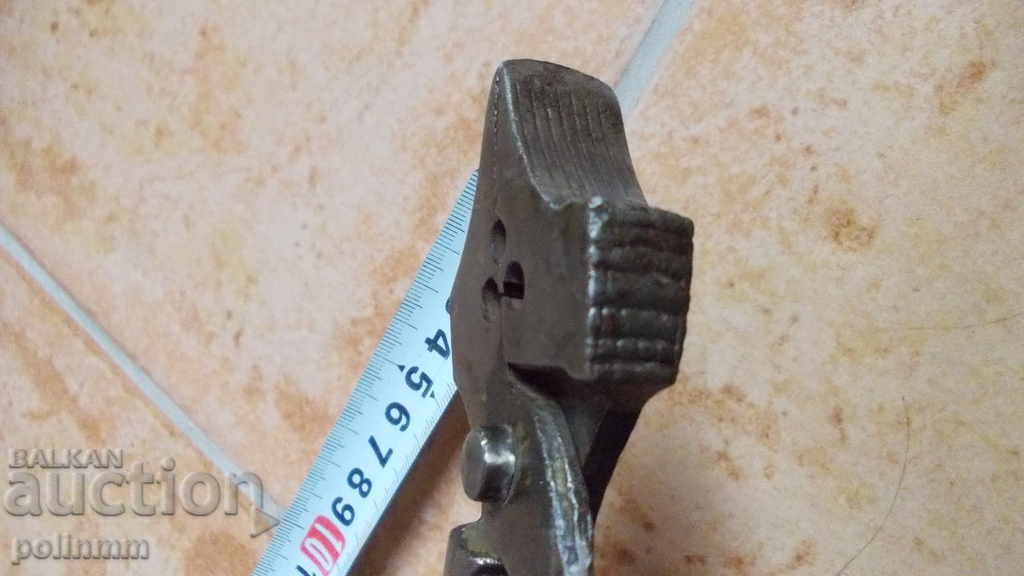 Delivery of Old shoe pliers - 4 Delivery of Old shoe pliers - 4