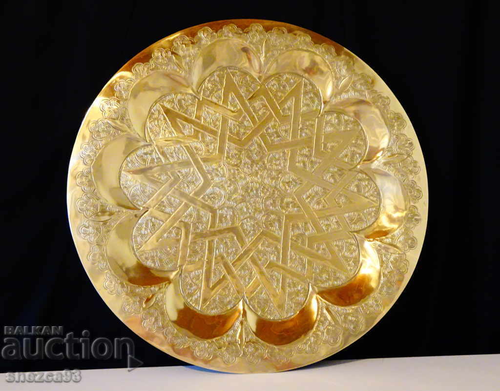 Persian bronze tray, platter, blue 810 gr with price 59.00 BGN | € 30.17 Persian bronze tray, platter, blue 810 gr with price 59.00 BGN | € 30.17