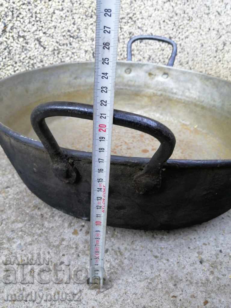 Auction Baked tray, copper pot, baker, sahane, honey, pan, tass Auction Baked tray, copper pot, baker, sahane, honey, pan, tass