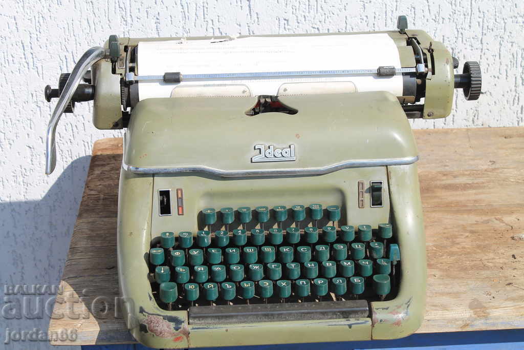 Стара пишеща машина Идеал