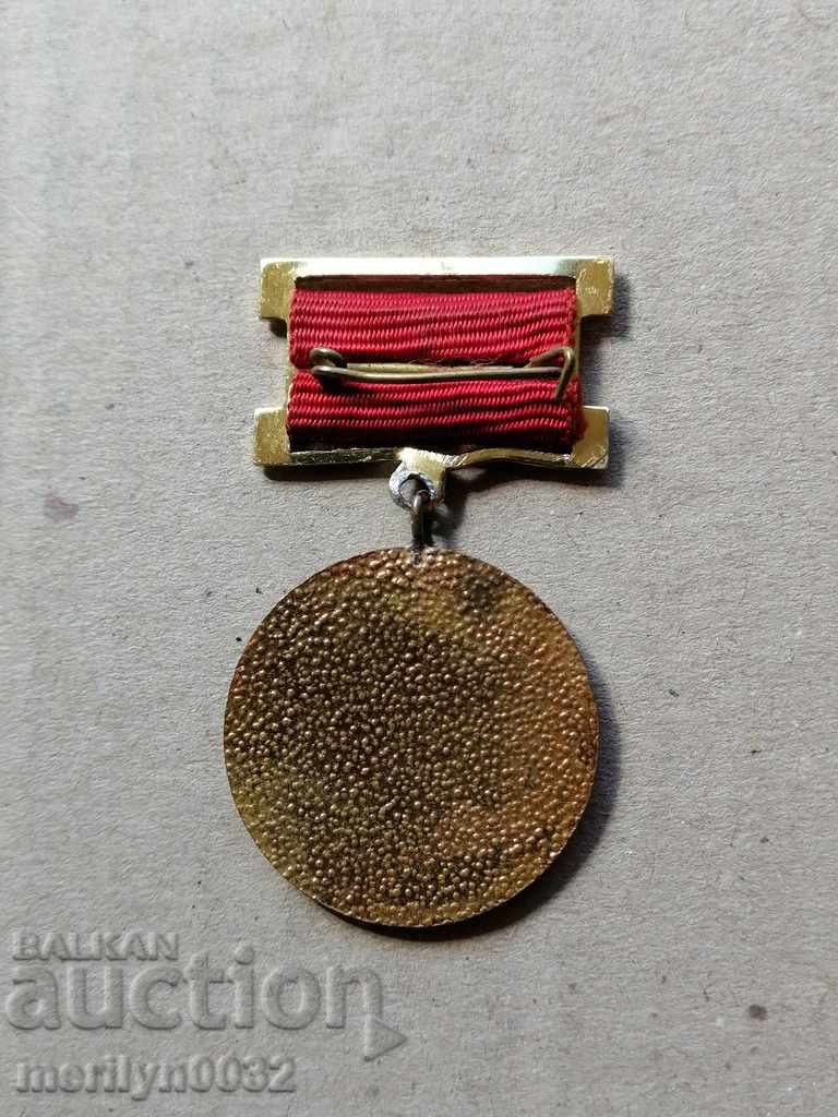 Badge A deserving figure of the BRC medal badge with price 56.00 BGN | € 28.63 Badge A deserving figure of the BRC medal badge with price 56.00 BGN | € 28.63