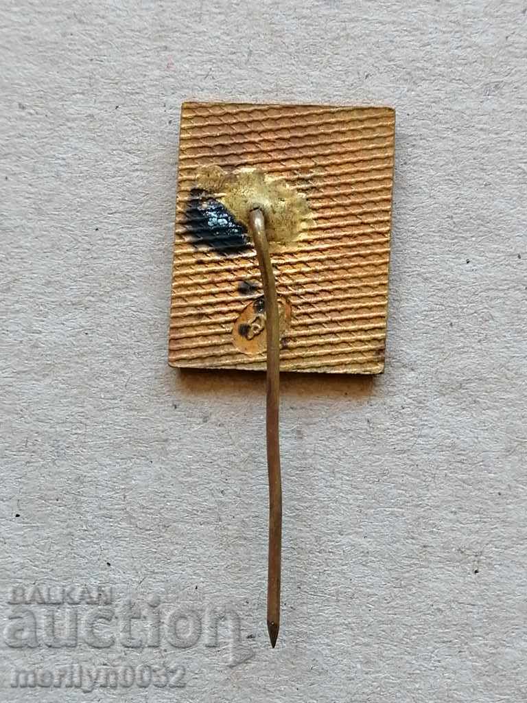 Lenin Opan Embrace medal badge with price 41.00 BGN | € 20.96