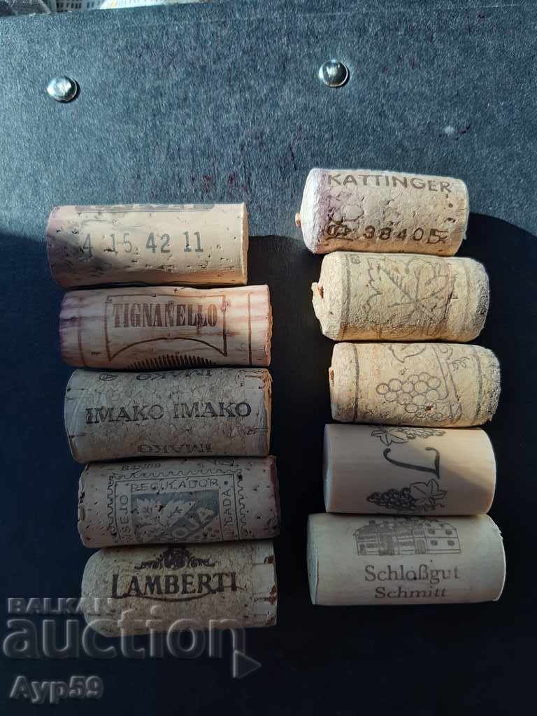10 pieces. Wine corks.